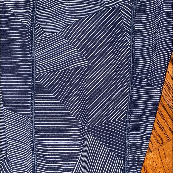 Lululemon High-Rise Leggings with pockets - Picture 2 of 8